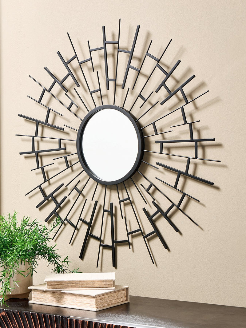 Garrenworth Accent Mirror - Furniture Home Store (Hanford, CA)