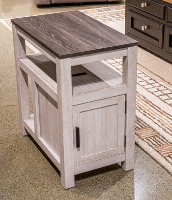 Fendenmore Chairside End Table - Furniture Home Store (Hanford, CA)