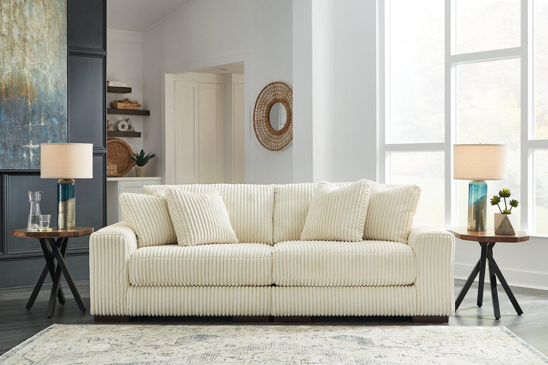 Lindyn Sectional Sofa - Furniture Home Store (Hanford, CA)