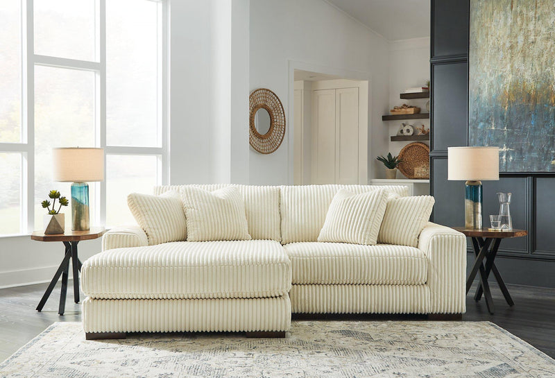 Lindyn Sectional with Chaise - Furniture Home Store (Hanford, CA)