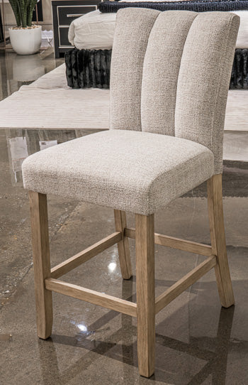 Larawyn Counter Height Barstool - Furniture Home Store (Hanford, CA)